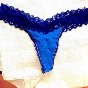 NWT Victoria’s secret laced thong panties